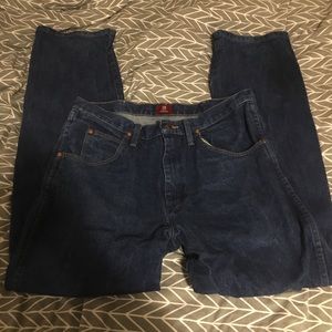 Men’s Wrangler dark denim jeans. 33x34